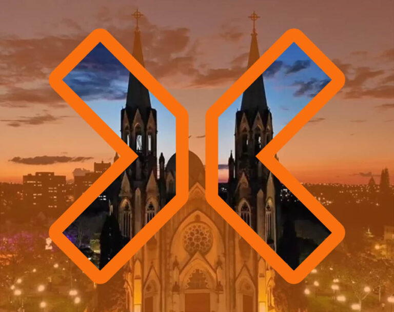 Vista aerea da cidade alaranjada com visão nítida somente dentro do grande X do logotipo da TRIX vazado.