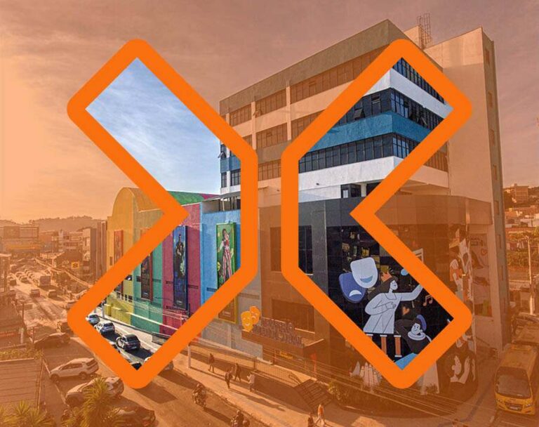 Vista aerea da cidade alaranjada com visão nítida somente dentro do grande X do logotipo da TRIX vazado.
